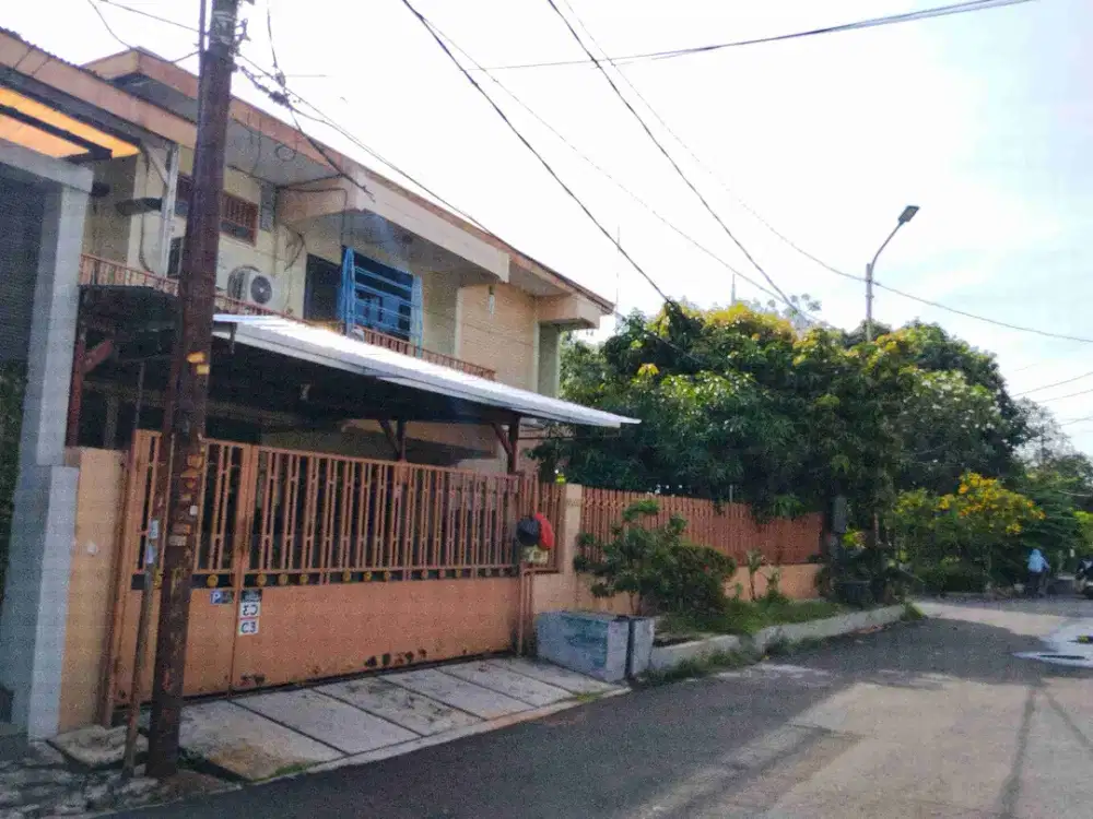 Rumah 2lt Hoek di Jl Kedoya Akasia V Kebon Jeruk Jakarta Barat