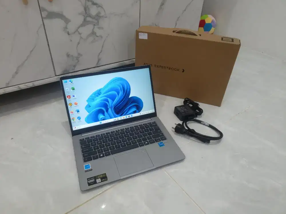 Asus Expertbook core i3 1315U 8/512GB DDR5 SSD Nvme pakaian 2bulan