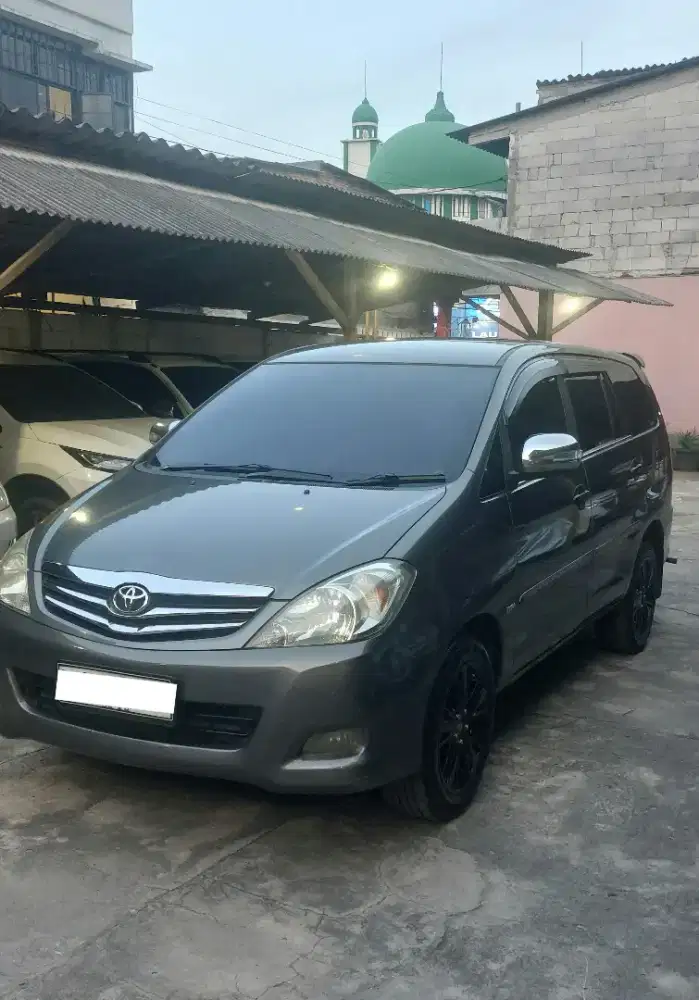 INNOVA  V AT LUXURY BENSIN 2011