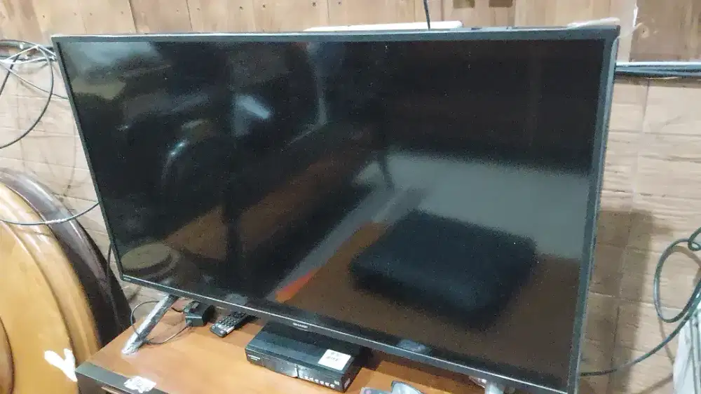 Tv digital LED sharp aquos 43 inc kondisi bekas pakai pribadi