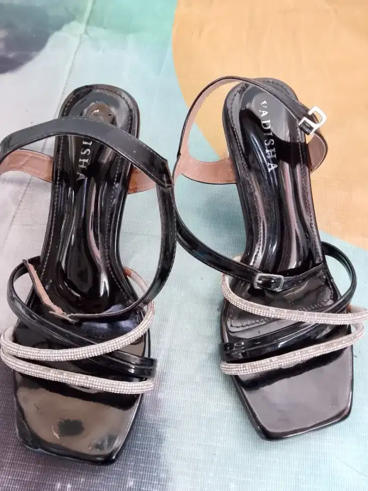 sendal hils wanita size 38