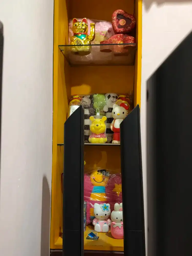 Pajangan pajangan dan boneka