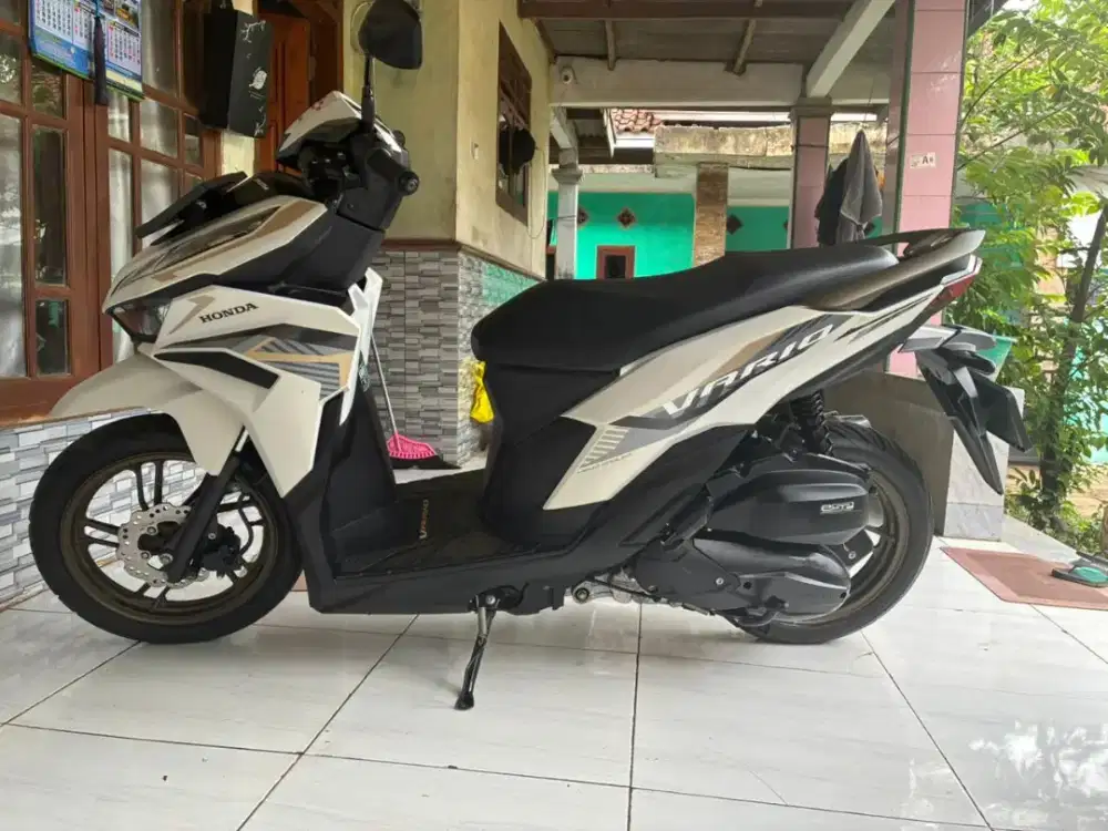 Vario 125 putih masih bagus km rendah