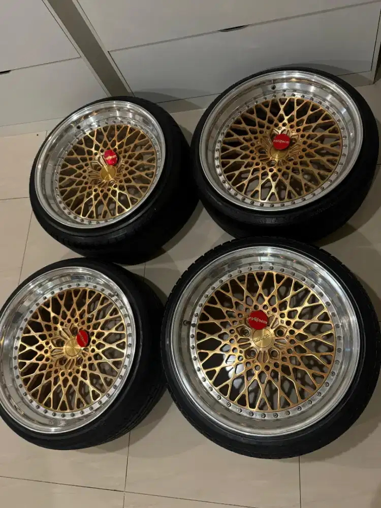 Velg Rotiform R20
3 pieces
Lebar 9.5 - 10.5
ET 25+