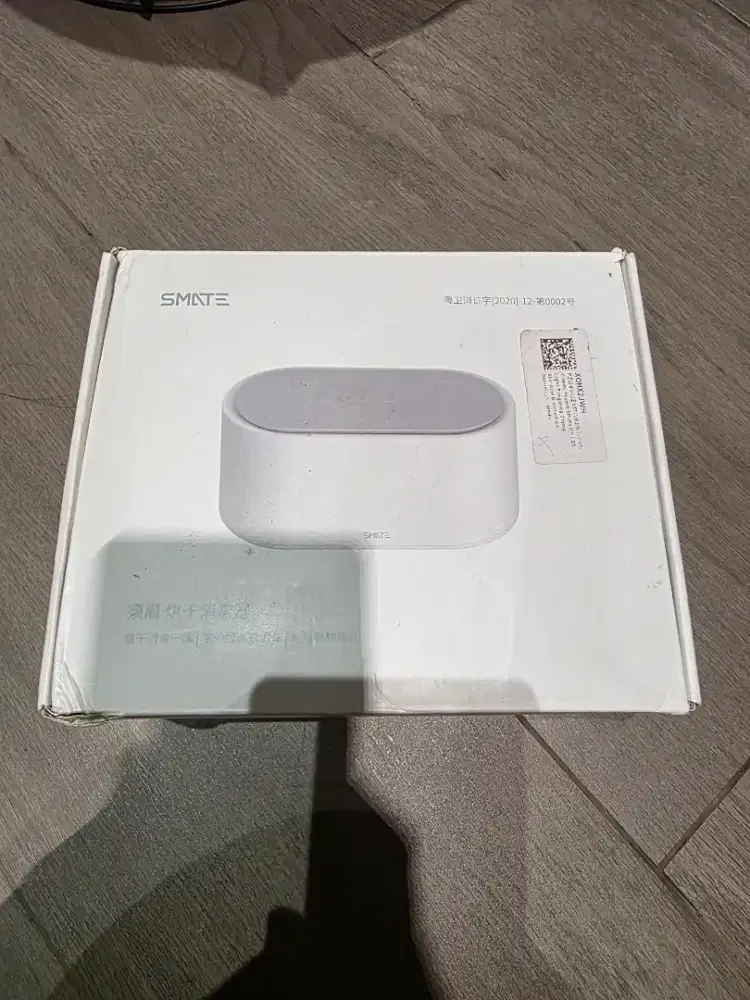 Alat buat bersihin kacamata dan perhiasan