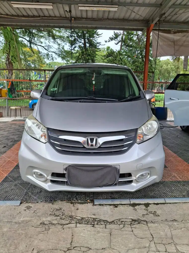 Jual Honda Freed Pemakaian Wanita