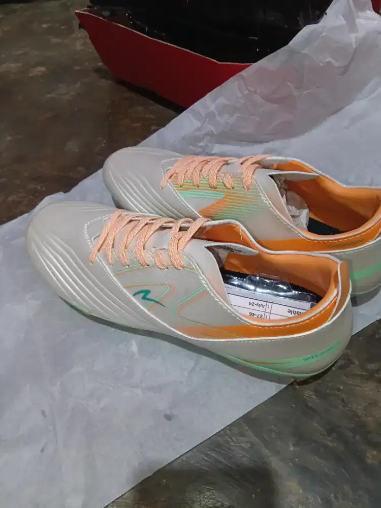 Sepatu bola specs speedkraf pro fg