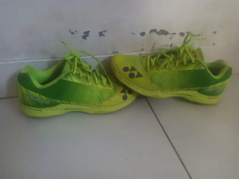 Sepatu Yonex aerus
