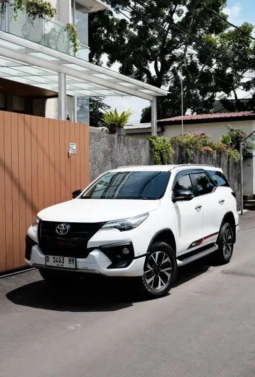 Toyota Fortuner VRZ TRD sportivo  2019 putih antik diesel solar