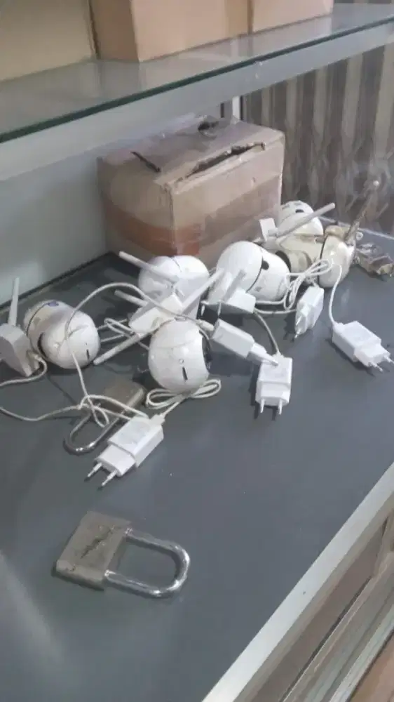 Jual CCTV V380 PRO ada 6 buah. Kondisi bagus dan lengkap memory card.