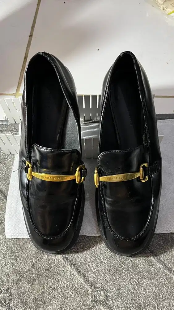 PRELOVED FLAT SHOES CHARLES & KEITH