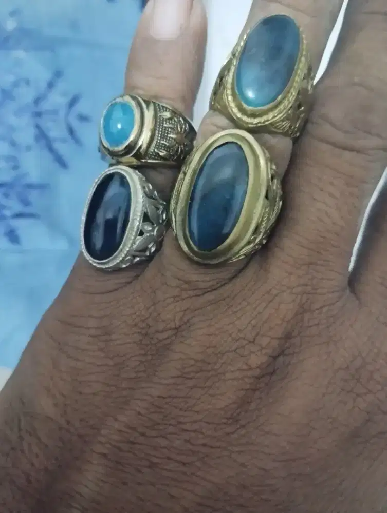 Batu bacan tembus senter