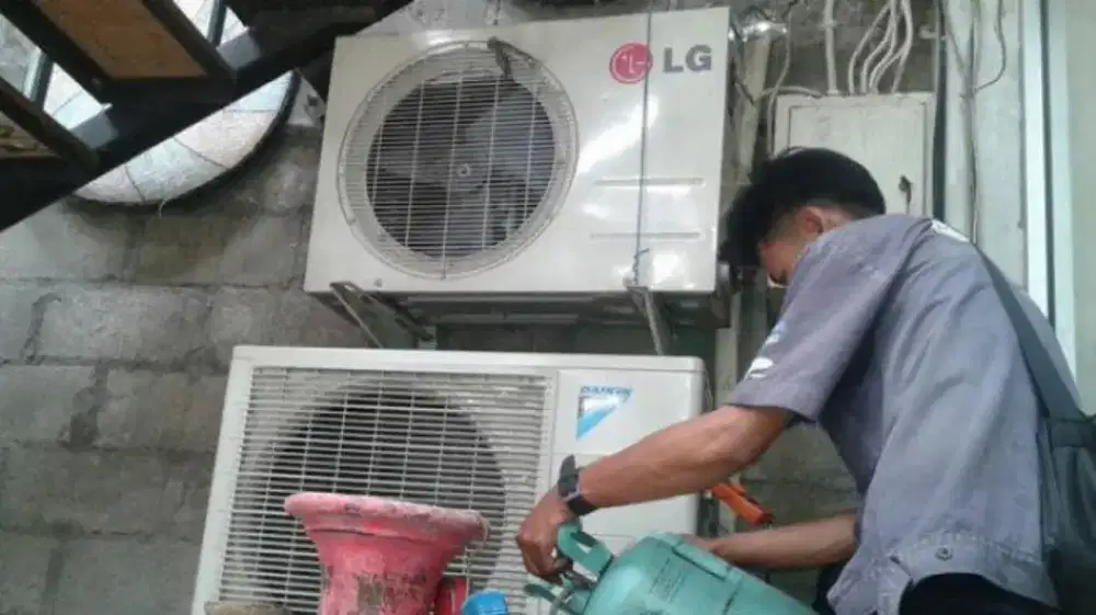 Service Ac,Kulkas,Pompa Air,Mesin Cuci dan Bongkar Pasang AC.