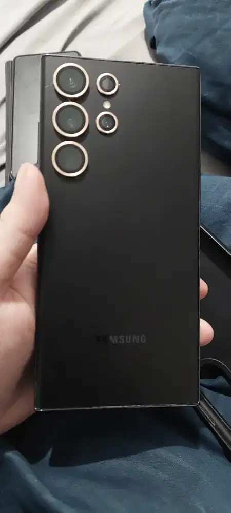 Samsung S23 12 / 512GB