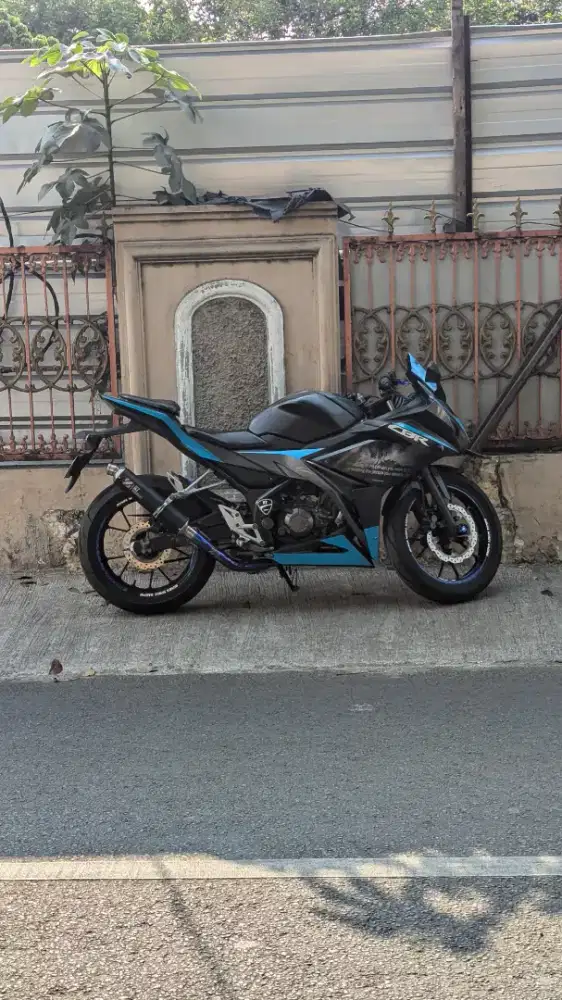 Motor HONDA CBR 150R TAHUN 2019 AKHIR