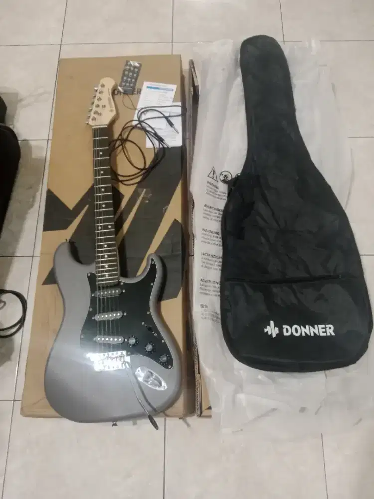 Gitar Listrik Donner DST-80, Like New