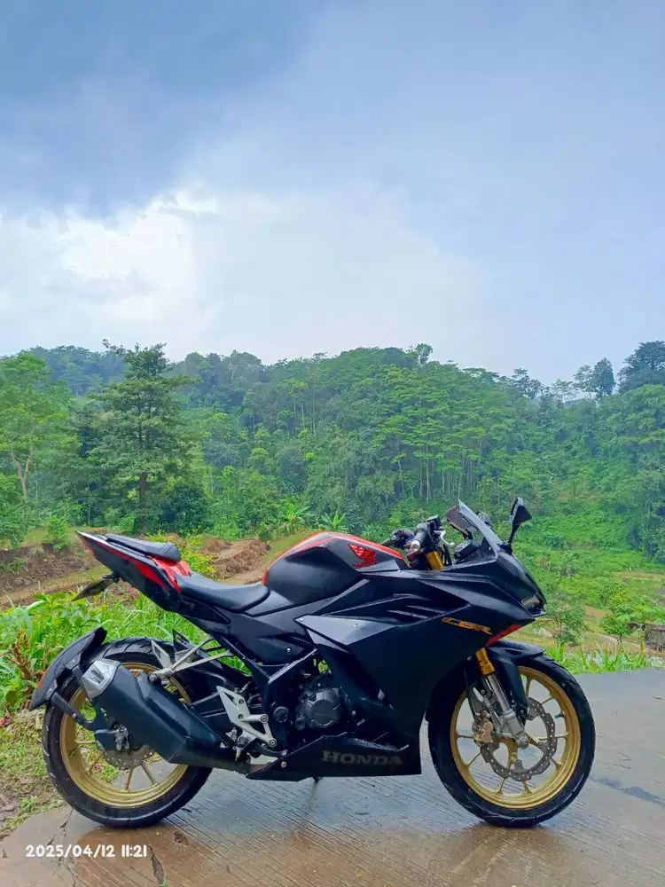 CBR 150 R 2021 HItam