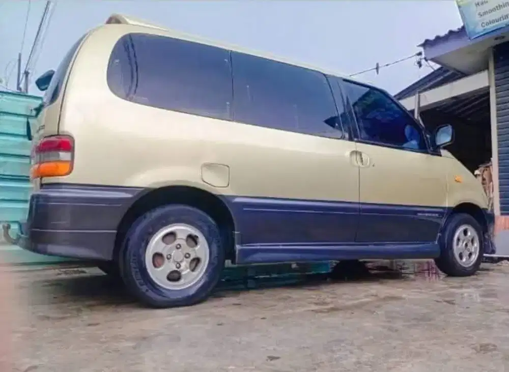 Nissan serena  tranmisi manual