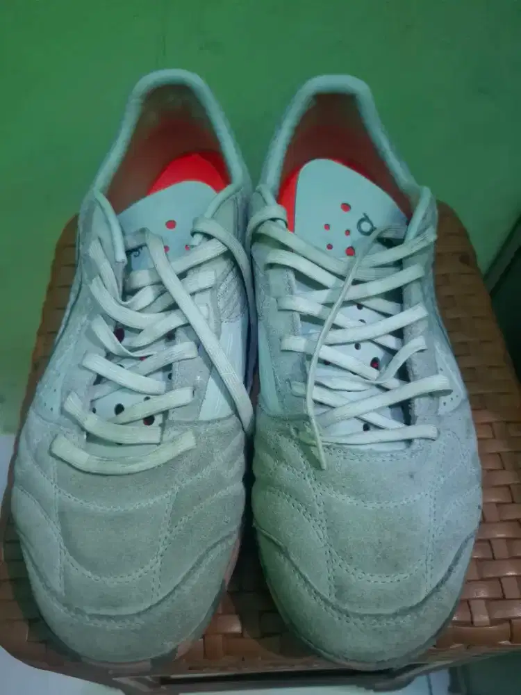 Sepatu futsal orri