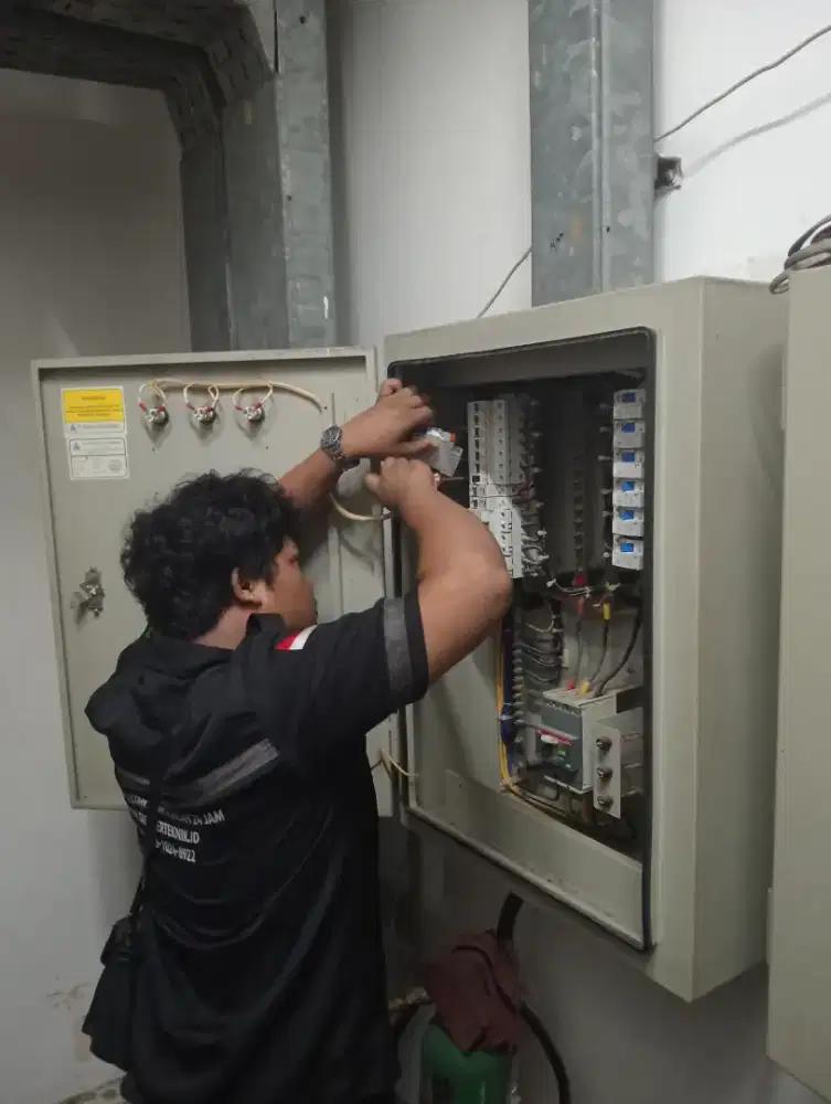 Tukang listrik panggilan