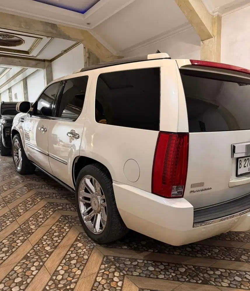 Cadillac Escalade Platinum 2010 Bensin