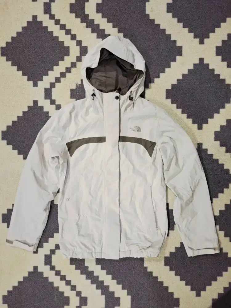 Jaket TNF Hyvent Putih