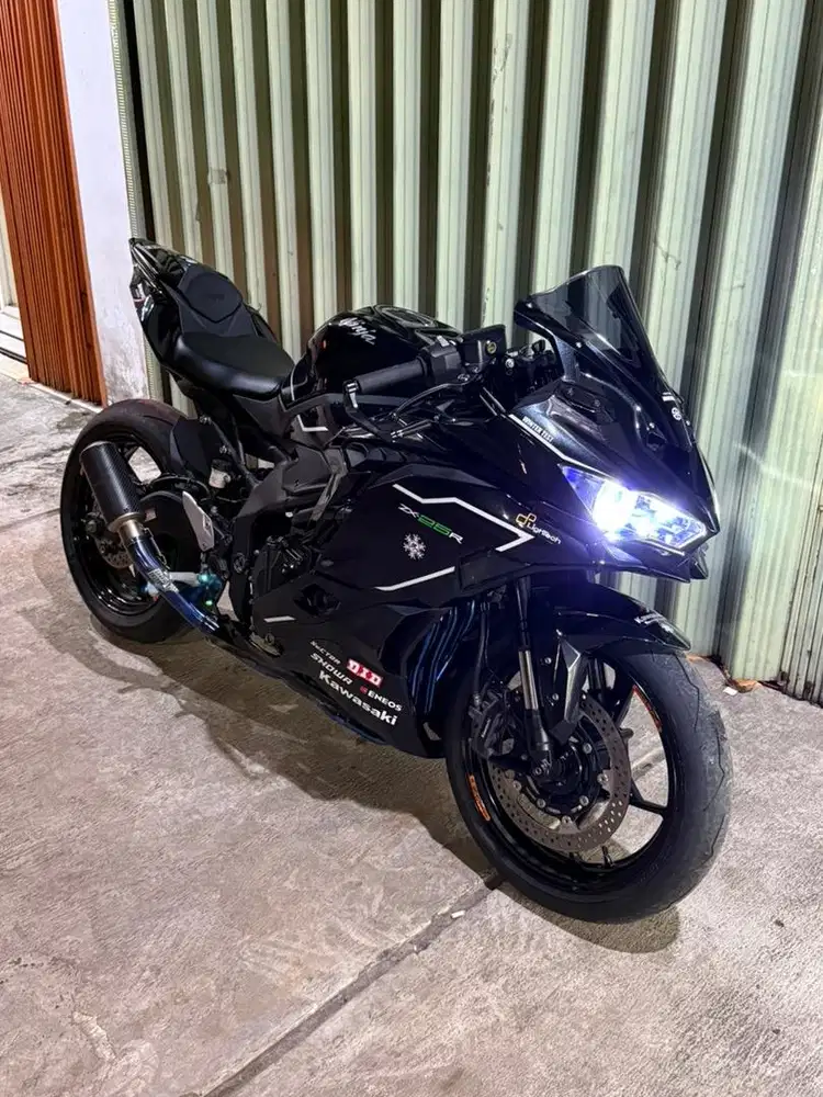 Kawasaki ZX25 / ZX25R 2023, Low km.