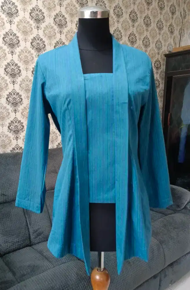 Penjahit wanita berpengalam