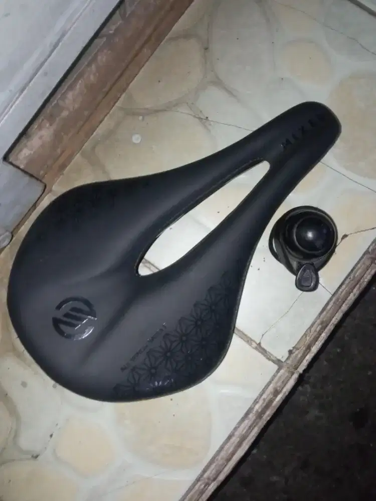 Saddle mixed carbon