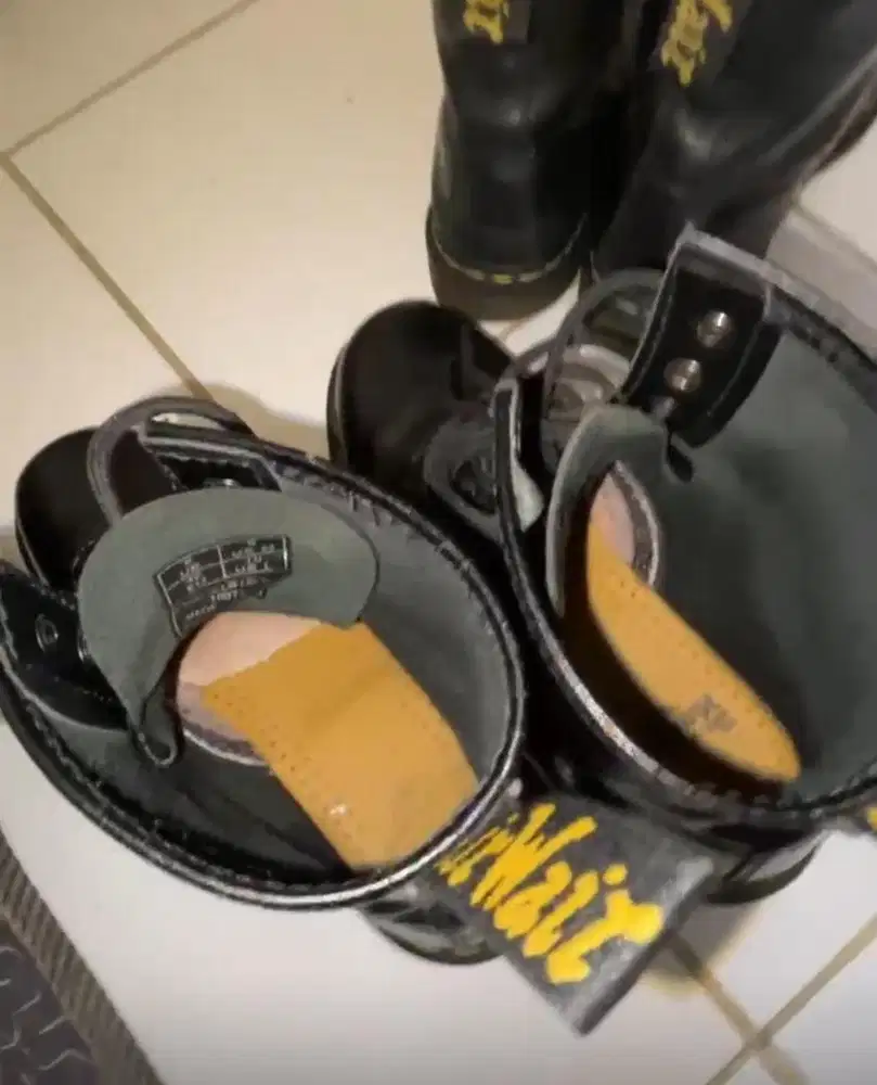 WTS Docmart black smooth 1460