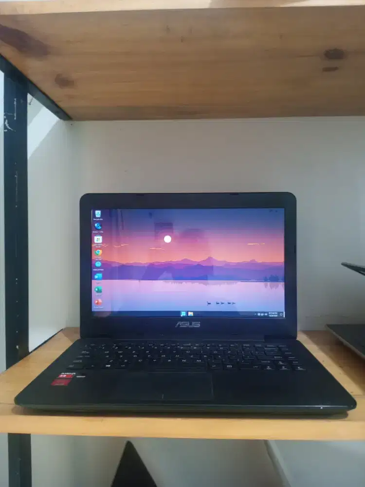 Asus X454Y QuadCore AMD A8-7410 Radeon R5 DDR 8GB SSD 128GB 14 2 Jam