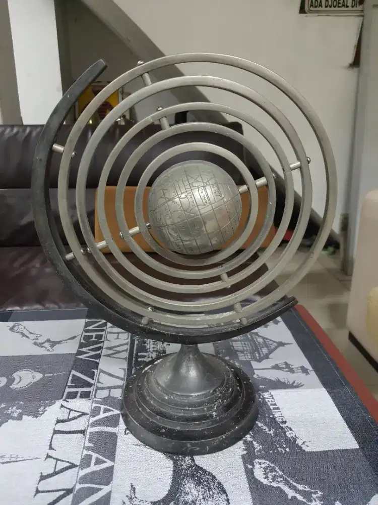 PAJANGAN RUANGAN ORBIT SECOND