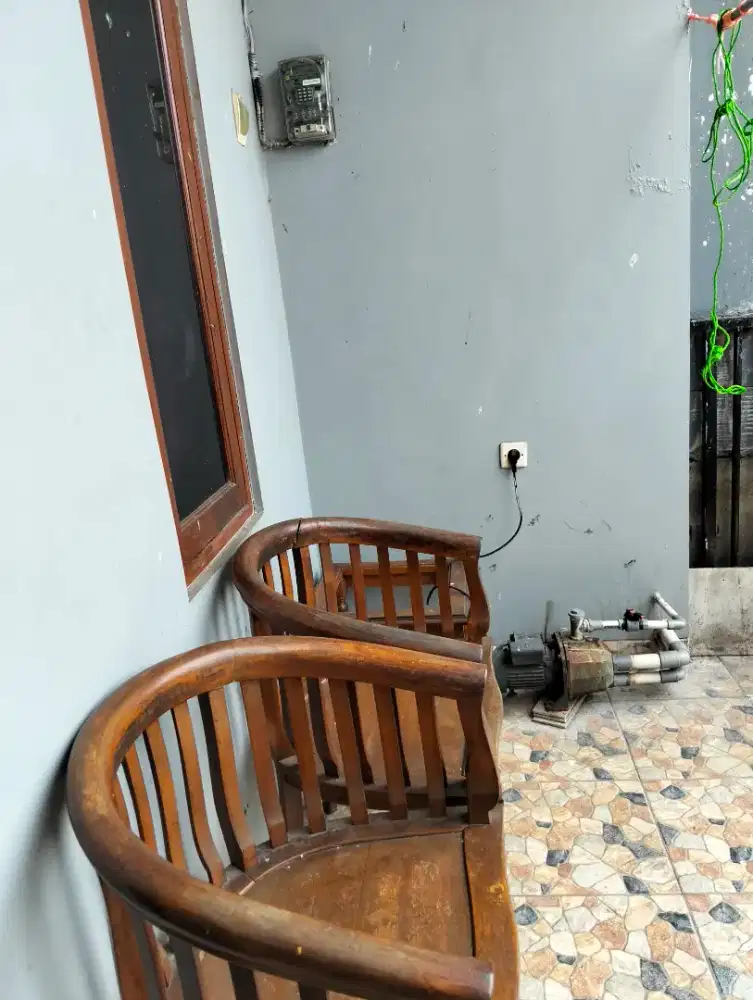 Dikontrakkan lantai atas utk karyawan/ti yg kerja disekitaran lokasi