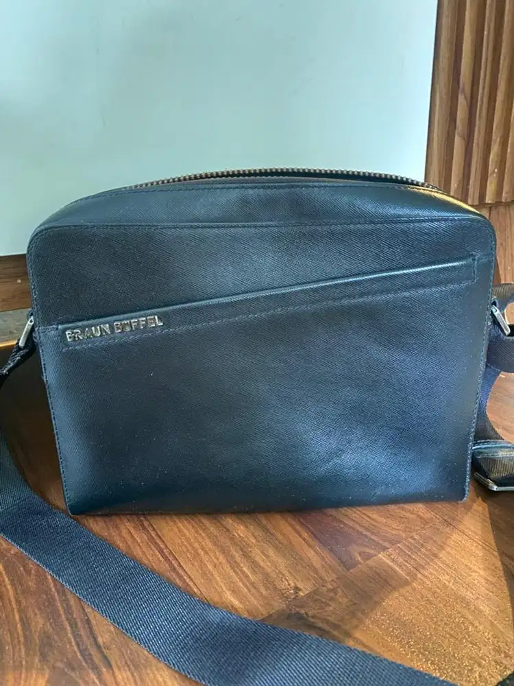 Braun buffle sling bag