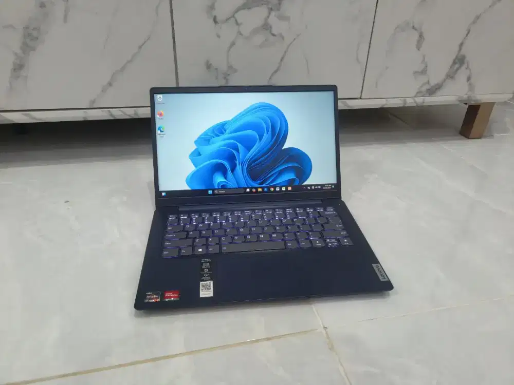 Lenovo Ryzen 3 5300U 8/512GB SSD laptop siap pakai