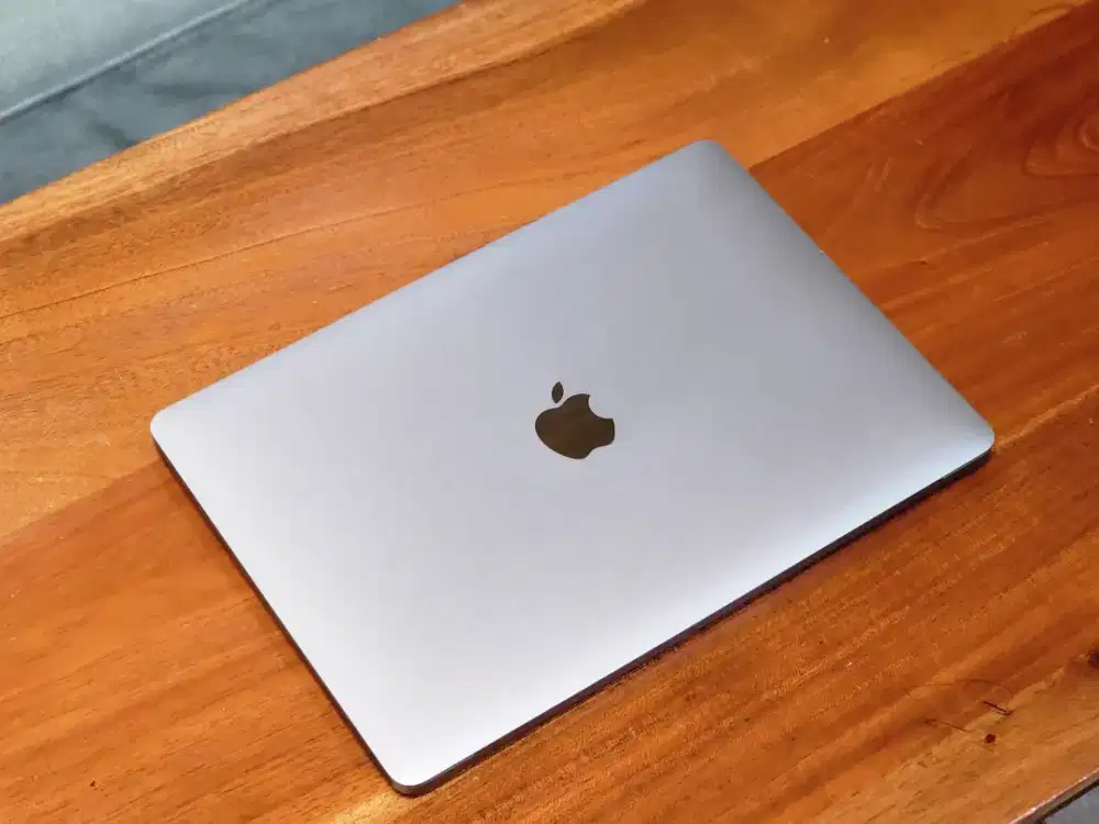 MacBook Pro Core i7 16GB RAM Dual Thunderbolt with Intel IRIS Graphics