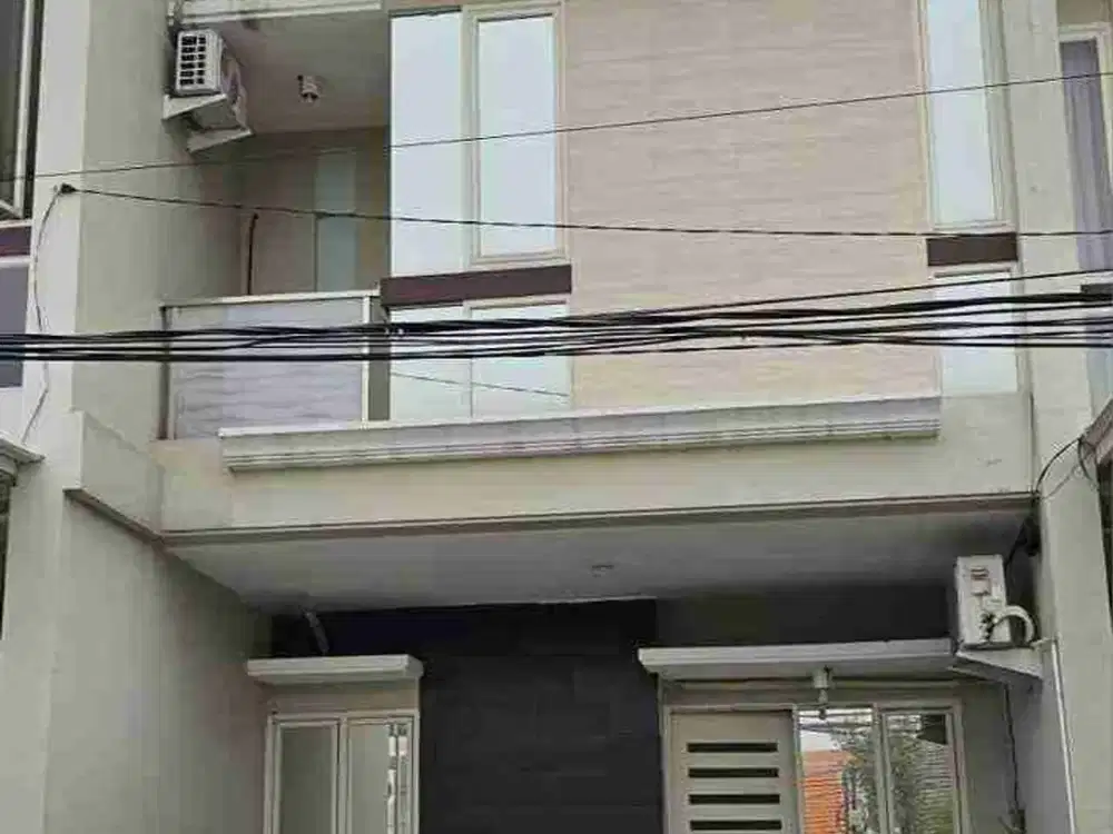 DIJUAL RUMAH STRATEGIS DI KUTOSARI SURABAYA FULL FURNISHED