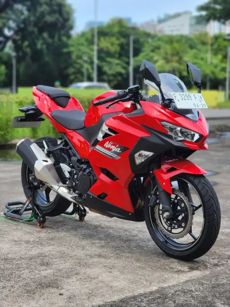 Kawasaki New Ninja 250 FI KM 300