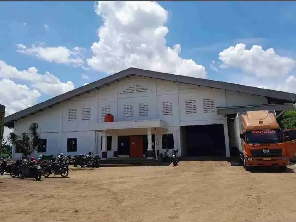 Gudang Di Sewakan / Jual dgn Luas Tanah 1 Ha Lebih di Cibinong Bogor.