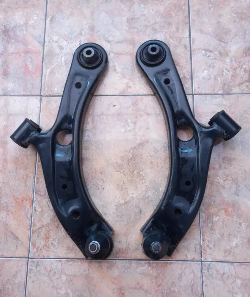 Lower Arm original Suzuki Ertiga 2012 - 2015