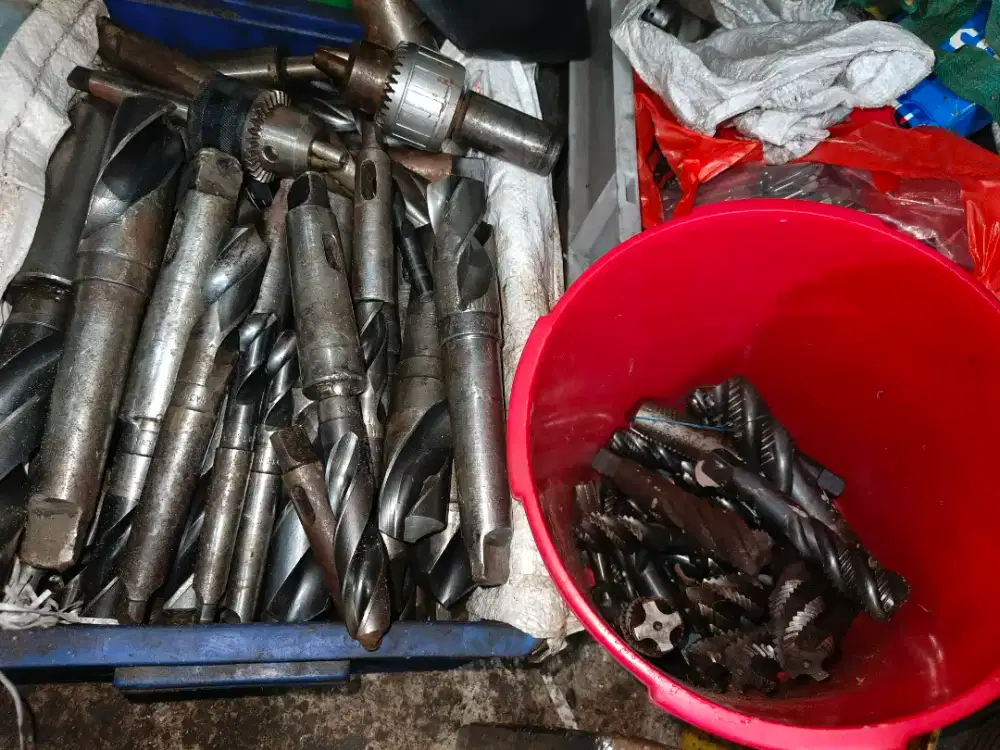 Borongan mata bor Nachi pendek dan tap kuloan