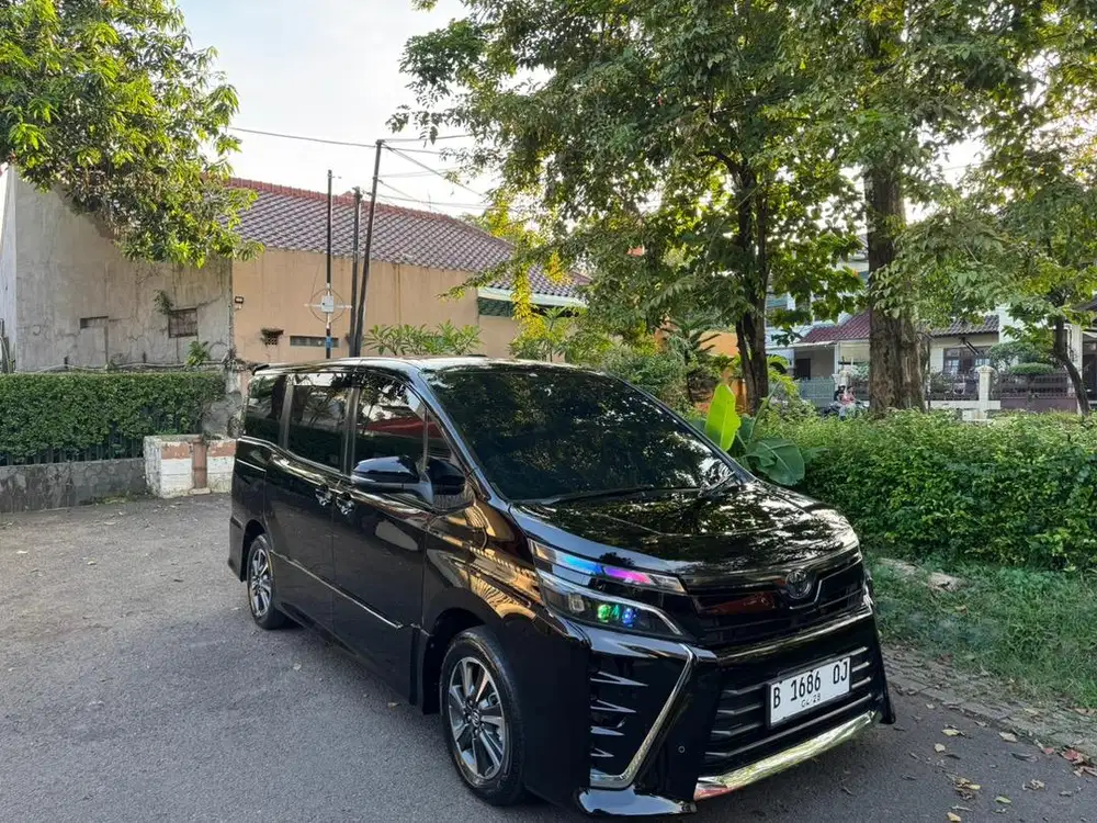 Toyota Voxy 2.0 At 2018