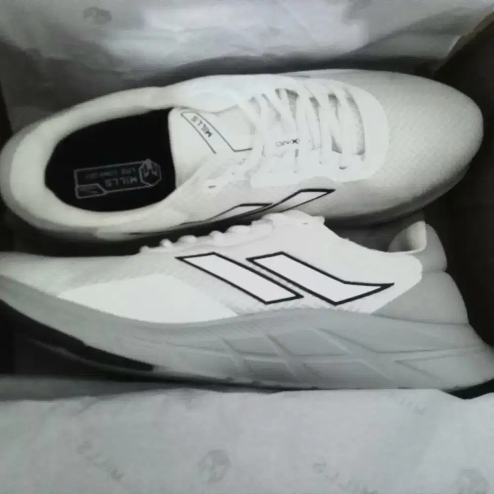 Sepatu Lari Mills Treximo Vision Size 44 (Rekomendasi Up Size dari 43)