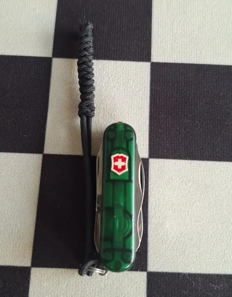 Victorinox midnite manager emerald green translucent scales 0.6366 T4