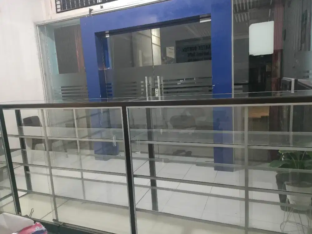 etalase kaca 4 susun