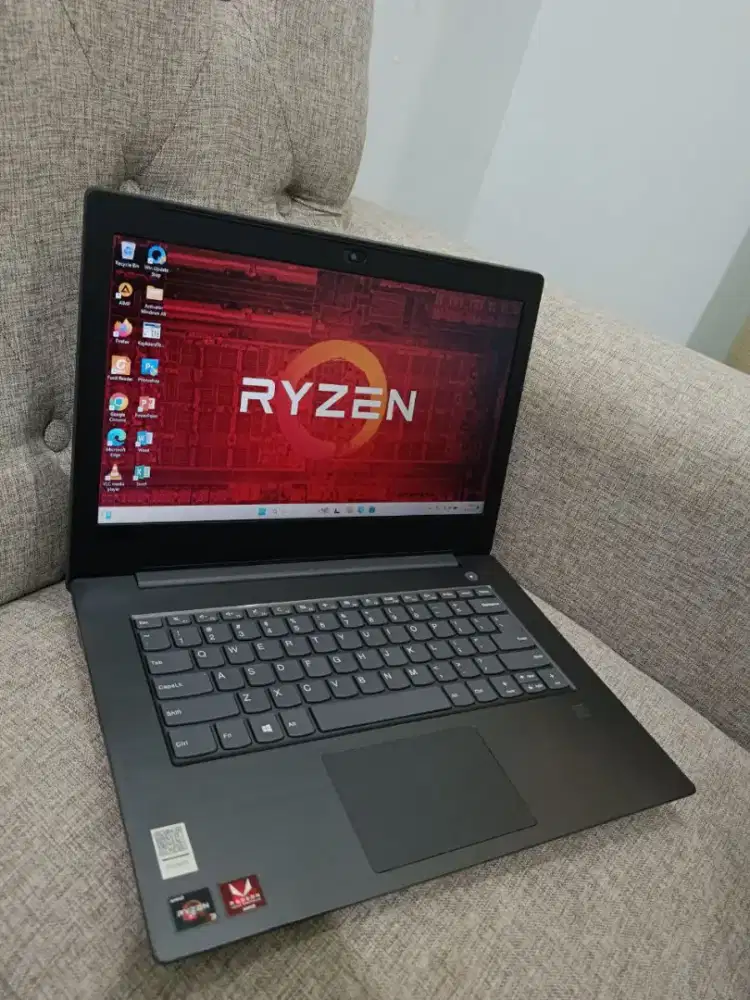 Laptop Lenovo Ideapad AMD Ryzen 3 Mulus Slim