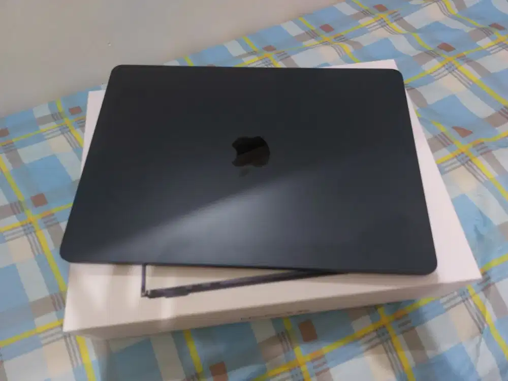 Jual Macbook M4 256/16 Fullset Mulus