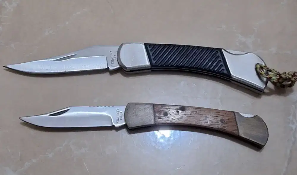 Hunter lockback folding knife with rubber handles (sharp 425 wi