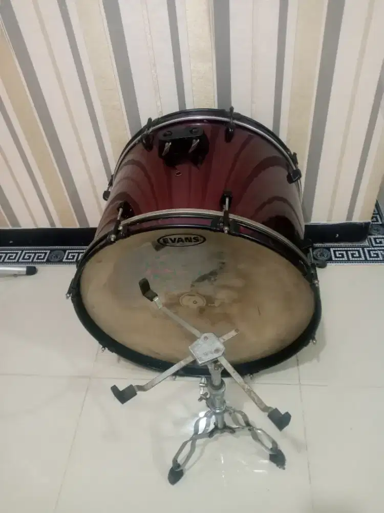 Bass Drum Rolling( EVANS) + Stand snare