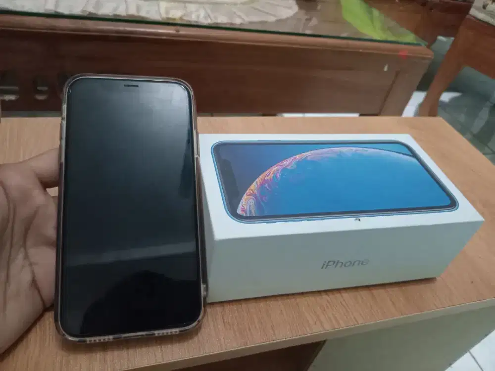 iPhone XR dijual hitam